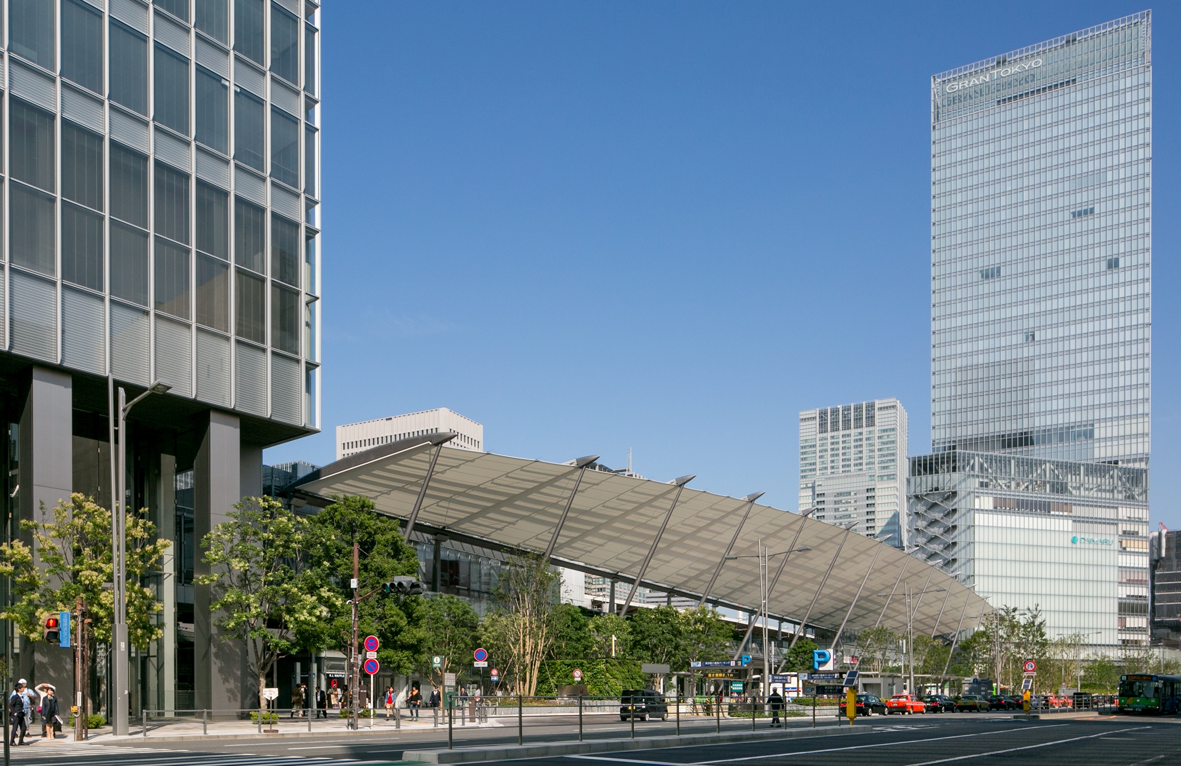 東京駅八重洲口開発グランルーフ